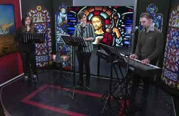 Heavenly-worship_article