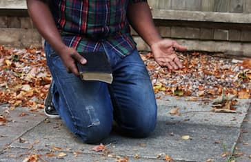 Kneeling-in-awe