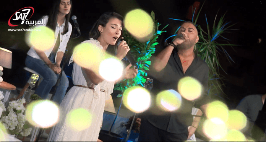 Marianne-and-Rawad-sing-900x483