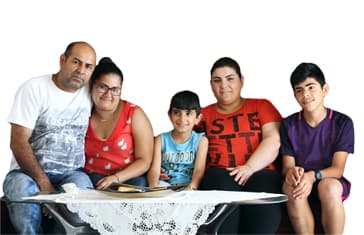 refugee-family-feat